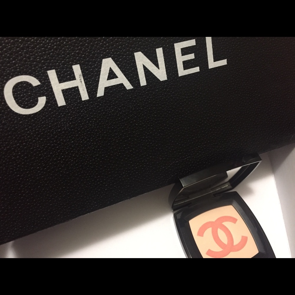 CHANEL iLLUMINATING POWDER